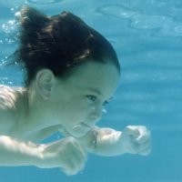 Как научить плавать ребенка, советы родителям